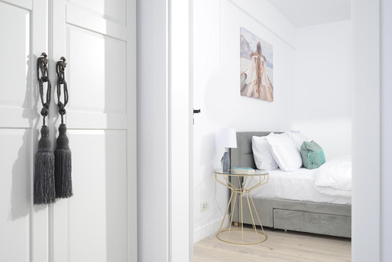 The Clock Apartment Voluntari Bagian luar foto