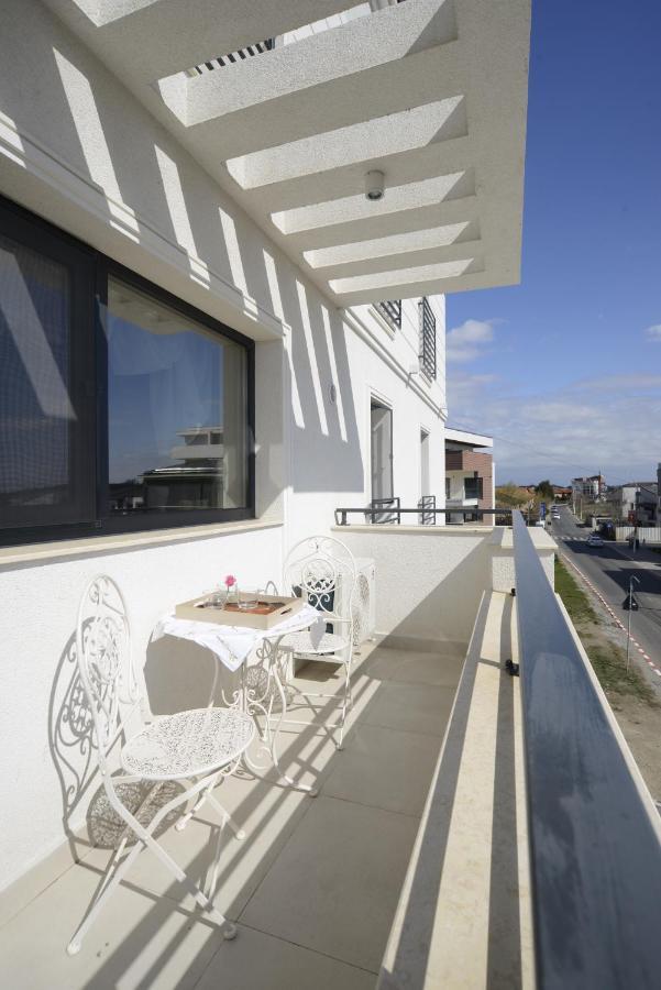The Clock Apartment Voluntari Bagian luar foto